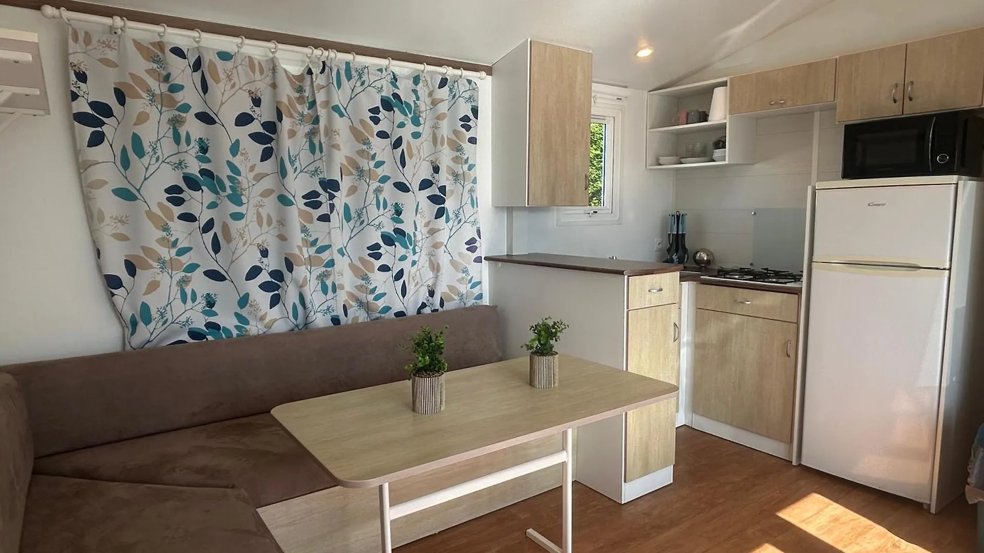 Mobil-Home Camping 4 Etoiles 康卡勒